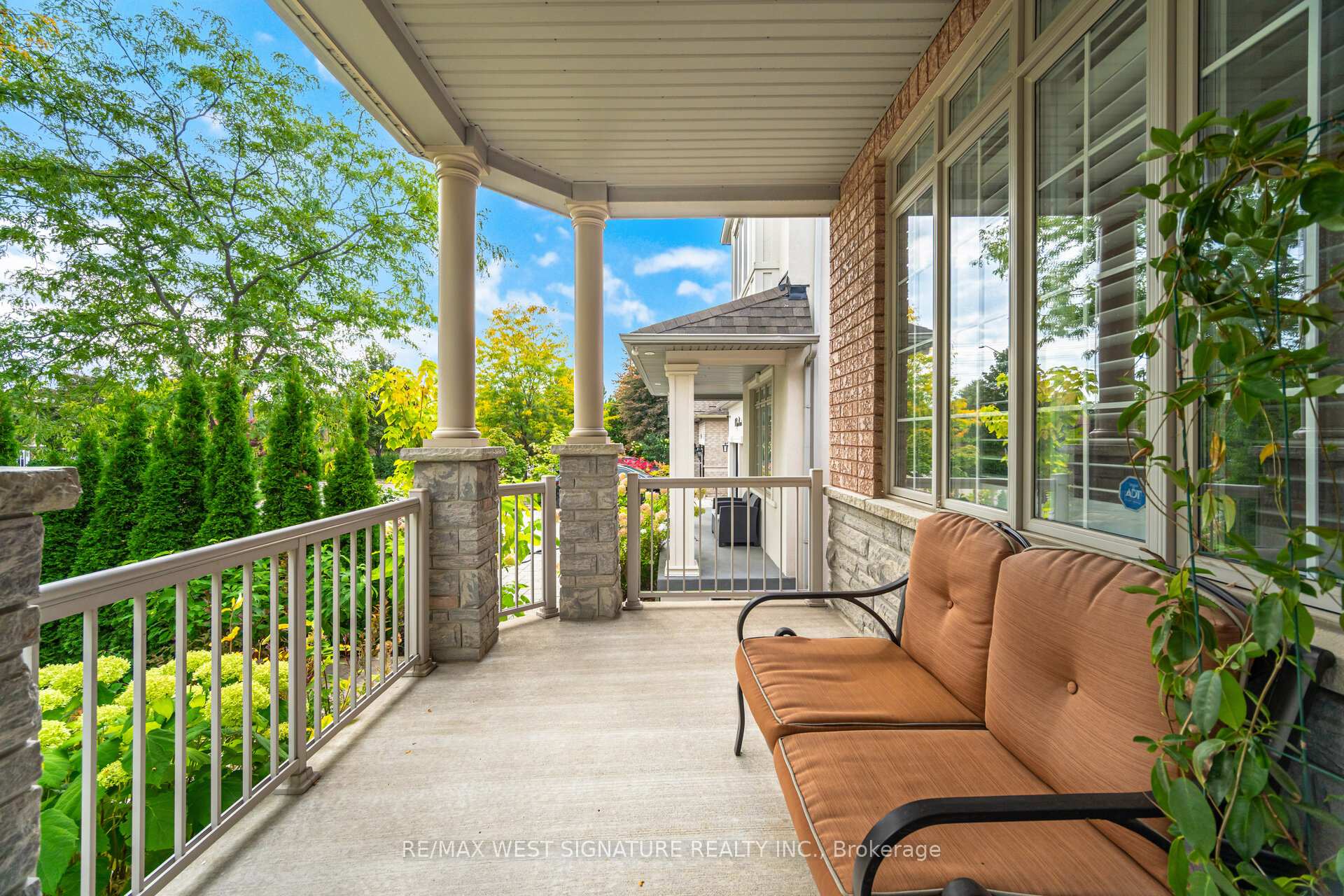 Photo 3 of 107 Cupola Crescent, Vaughan, Vellore Village — HOMEH