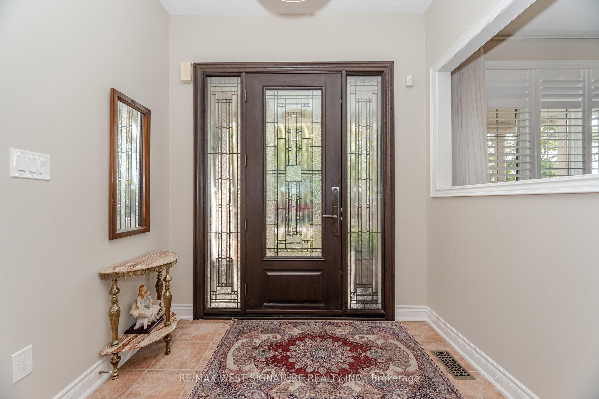 Photo 5 of 107 Cupola Crescent, Vaughan, Vellore Village — HOMEH