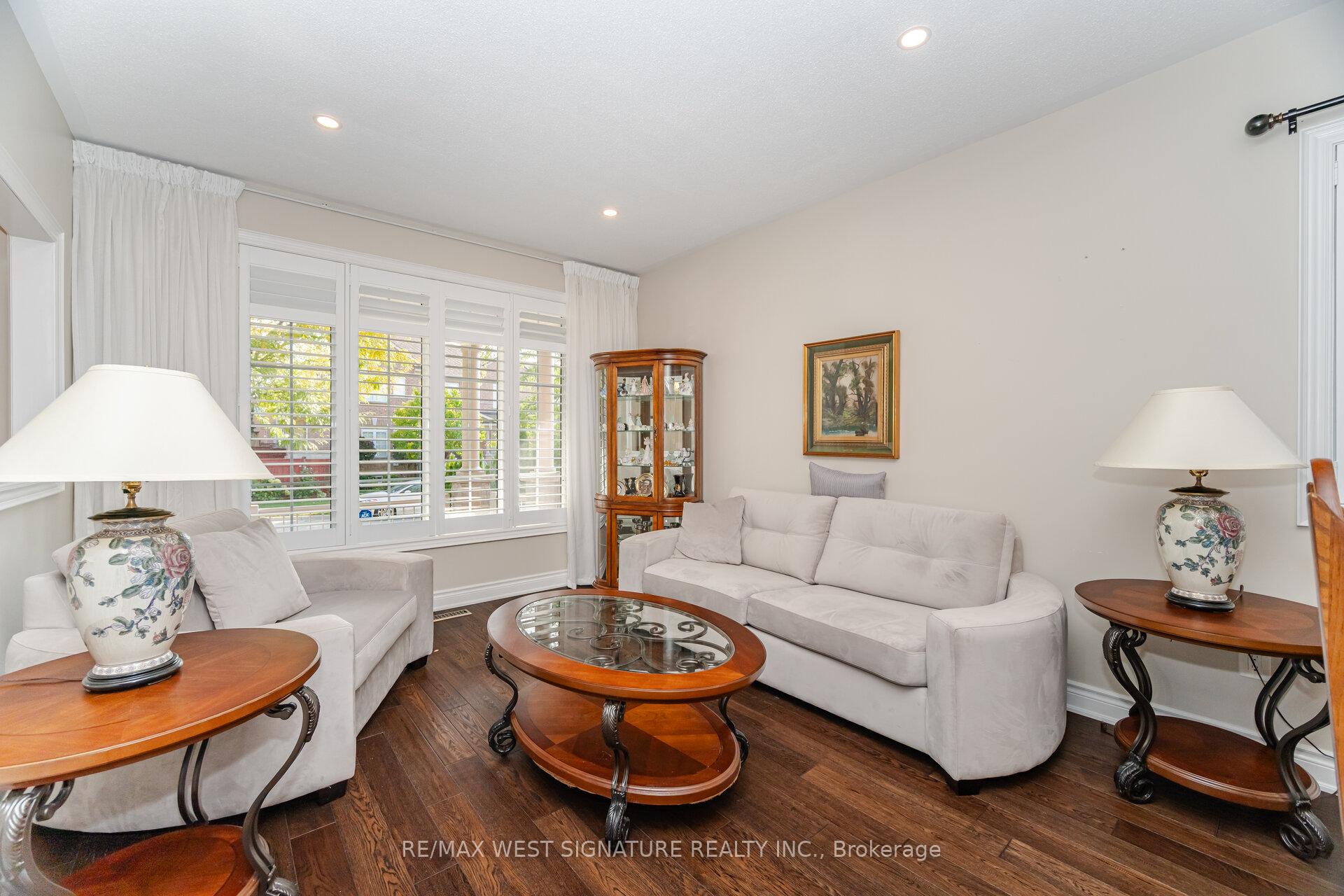 Photo 6 of 107 Cupola Crescent, Vaughan, Vellore Village — HOMEH