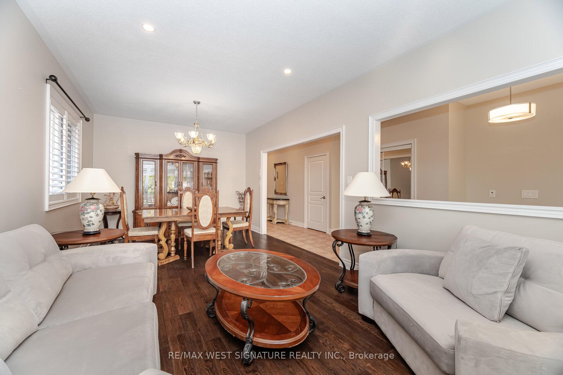 Photo 7 of 107 Cupola Crescent, Vaughan, Vellore Village — HOMEH