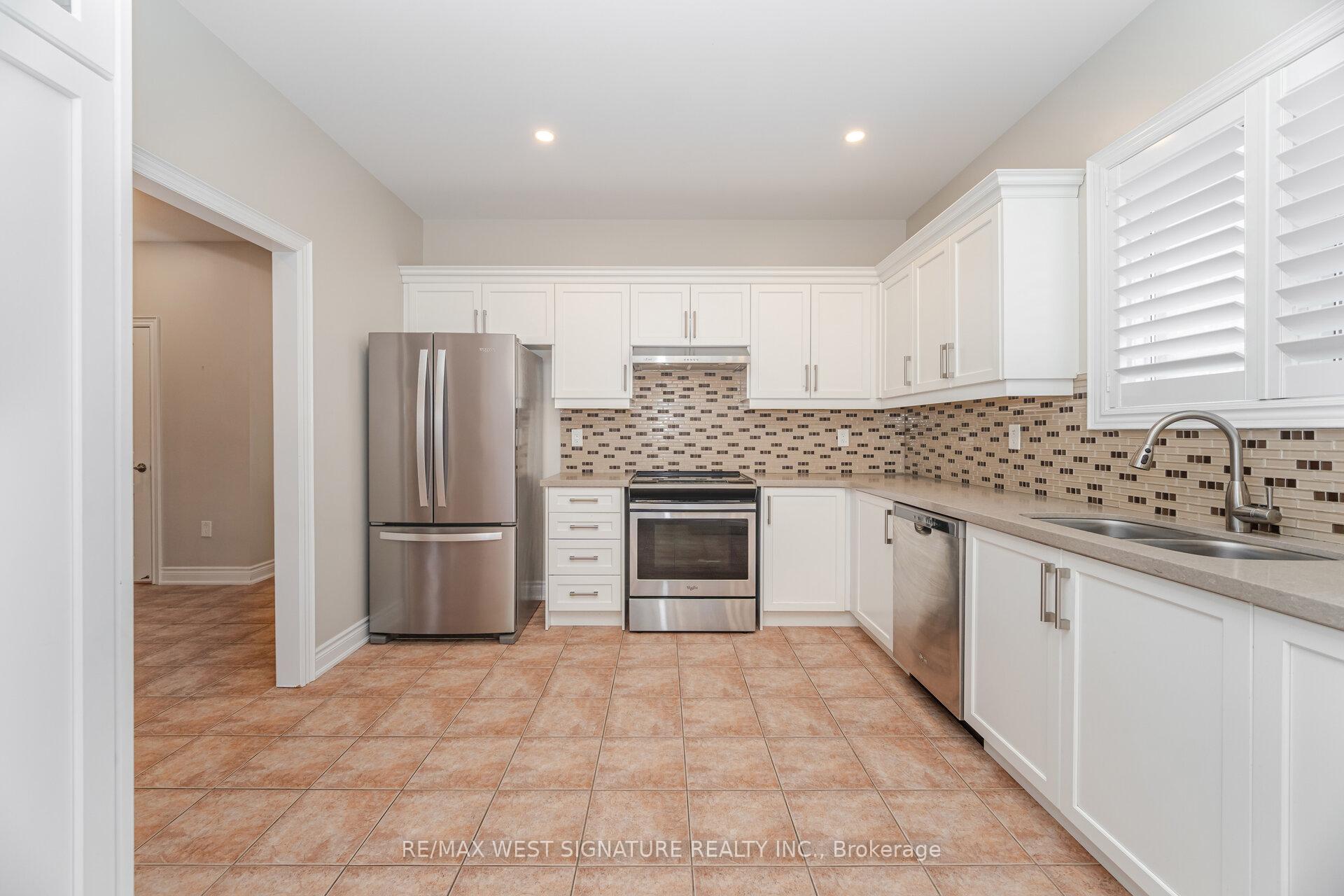 Photo 9 of 107 Cupola Crescent, Vaughan, Vellore Village — HOMEH
