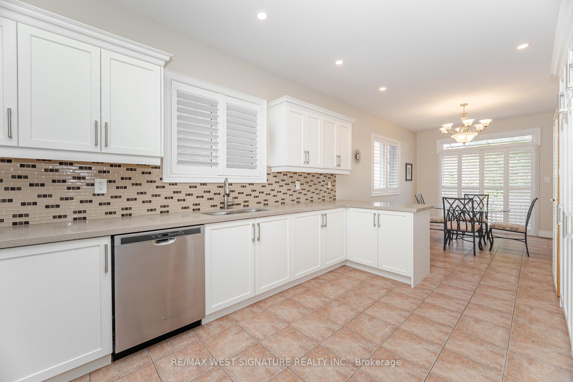 Photo 10 of 107 Cupola Crescent, Vaughan, Vellore Village — HOMEH