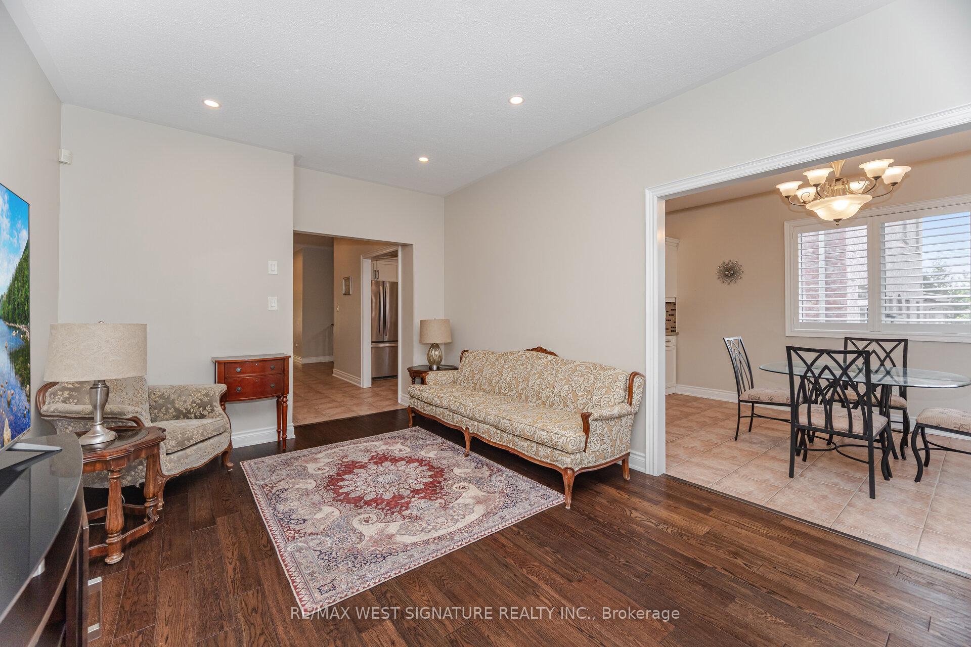 Photo 13 of 107 Cupola Crescent, Vaughan, Vellore Village — HOMEH