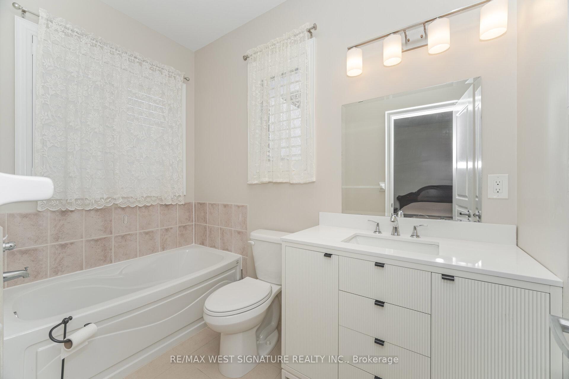 Photo 17 of 107 Cupola Crescent, Vaughan, Vellore Village — HOMEH