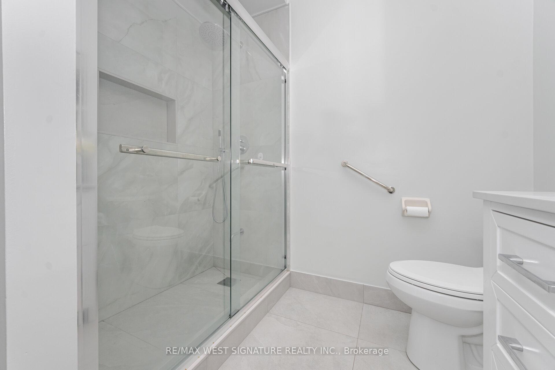 Photo 21 of 107 Cupola Crescent, Vaughan, Vellore Village — HOMEH
