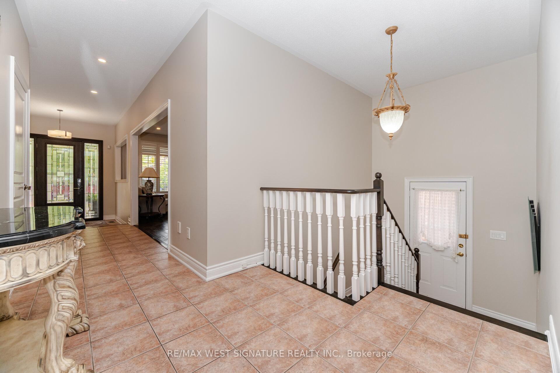 Photo 23 of 107 Cupola Crescent, Vaughan, Vellore Village — HOMEH