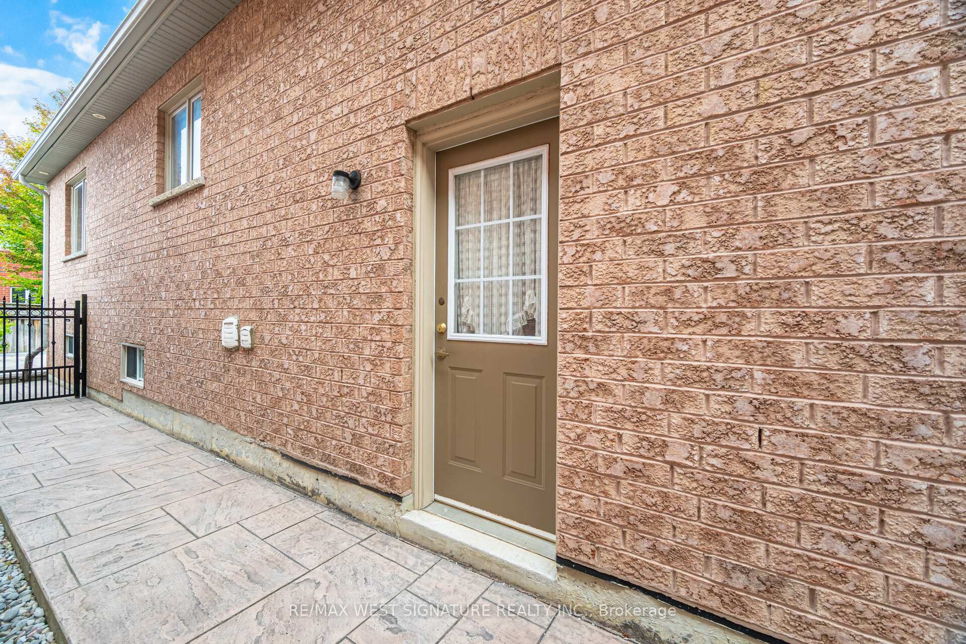 Photo 24 of 107 Cupola Crescent, Vaughan, Vellore Village — HOMEH