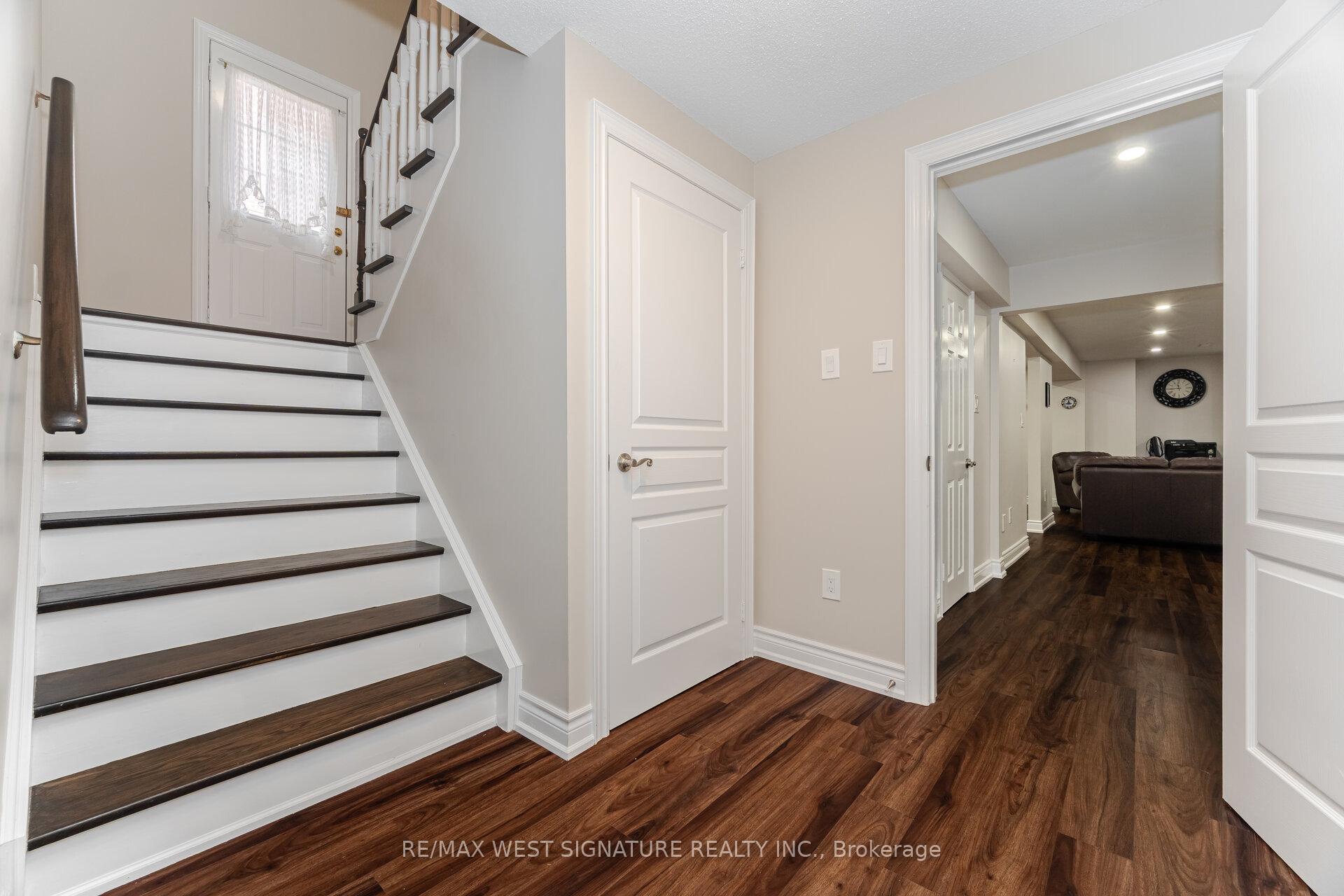 Photo 25 of 107 Cupola Crescent, Vaughan, Vellore Village — HOMEH