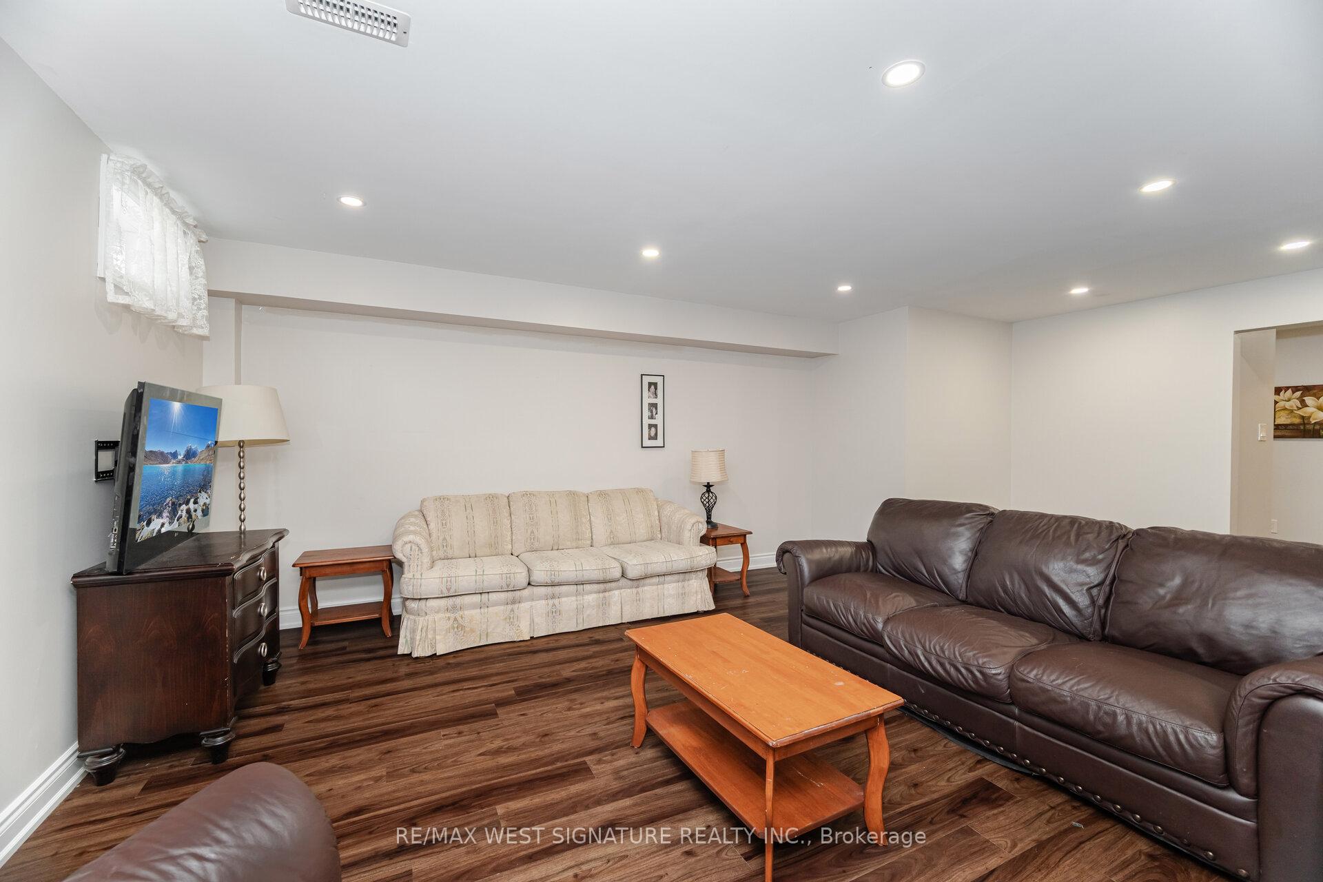 Photo 26 of 107 Cupola Crescent, Vaughan, Vellore Village — HOMEH