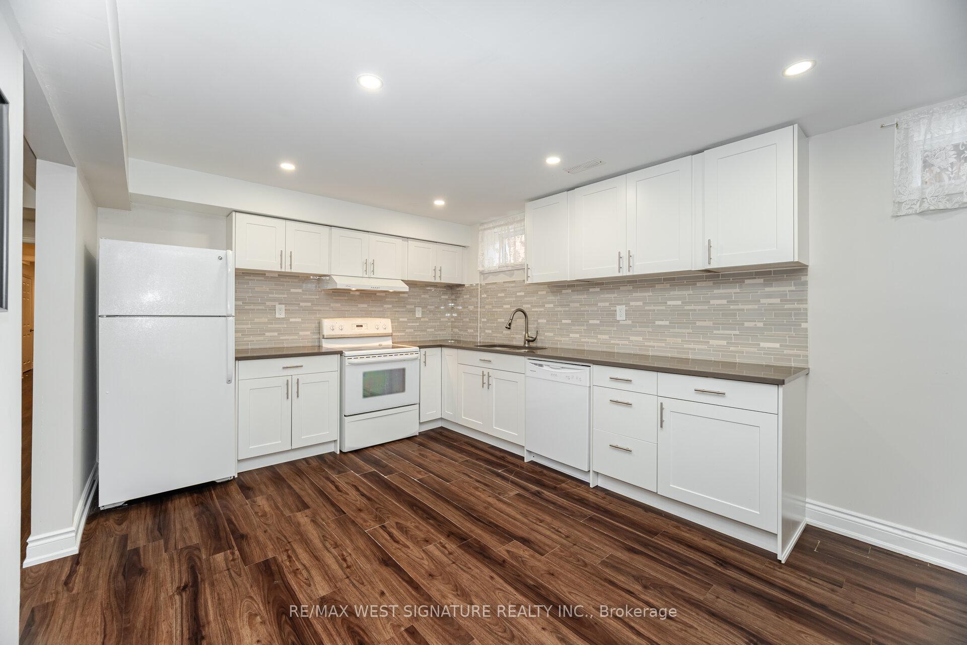 Photo 27 of 107 Cupola Crescent, Vaughan, Vellore Village — HOMEH