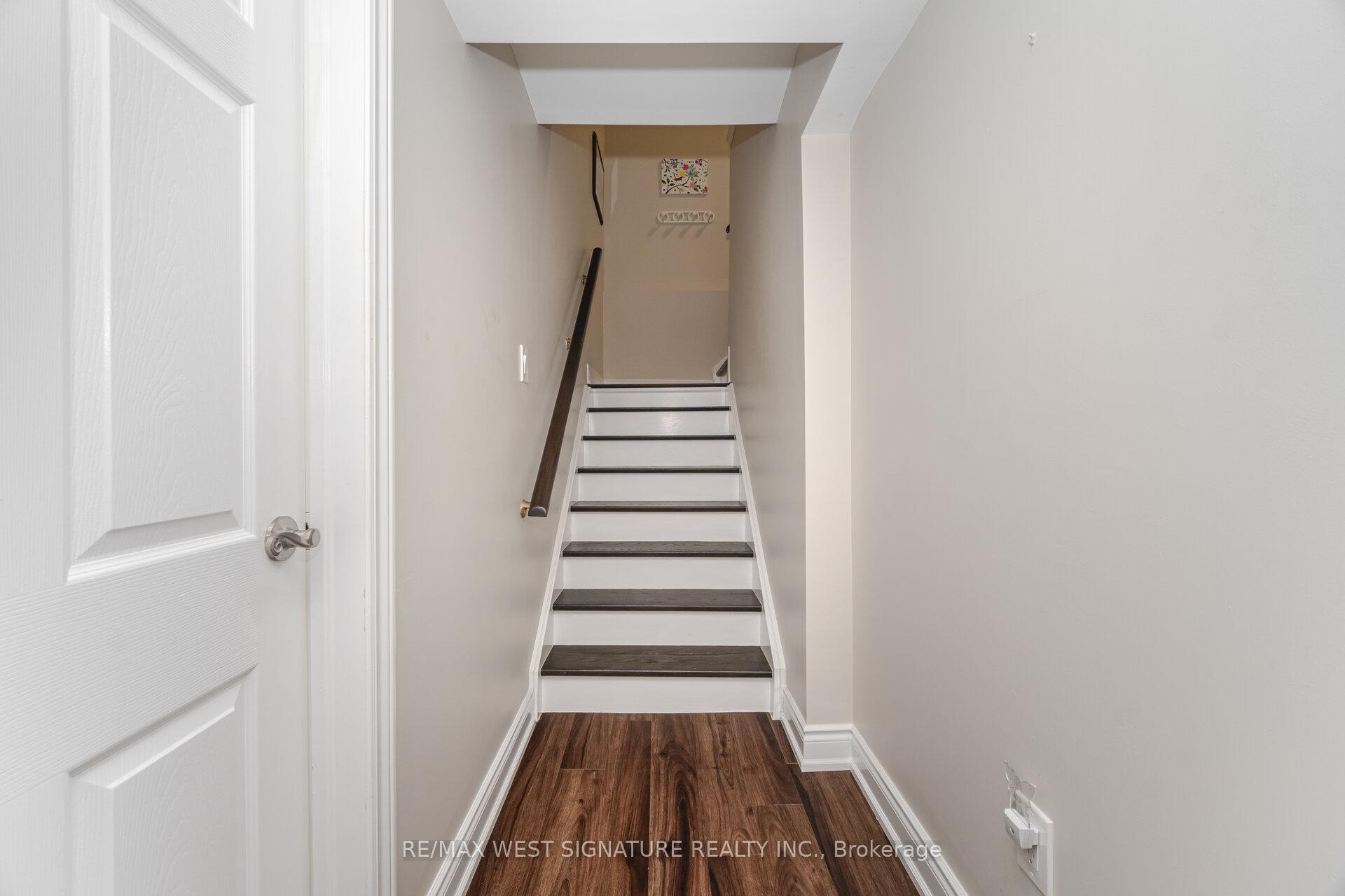 Photo 33 of 107 Cupola Crescent, Vaughan, Vellore Village — HOMEH