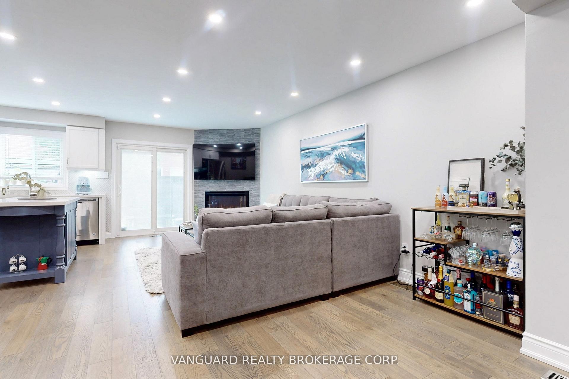Photo 12 of 117 Gianmarco Way, Vaughan, Vellore Village — HOMEH