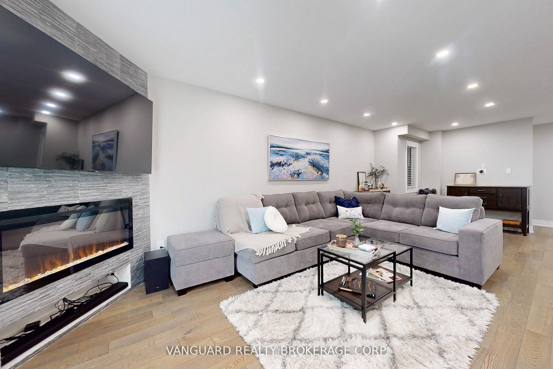 Photo 13 of 117 Gianmarco Way, Vaughan, Vellore Village — HOMEH