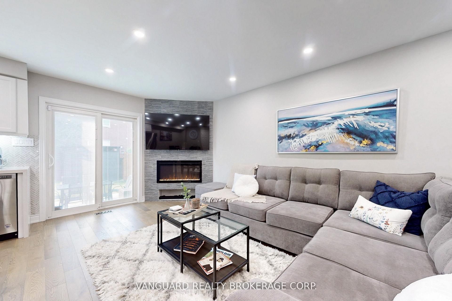 Photo 14 of 117 Gianmarco Way, Vaughan, Vellore Village — HOMEH