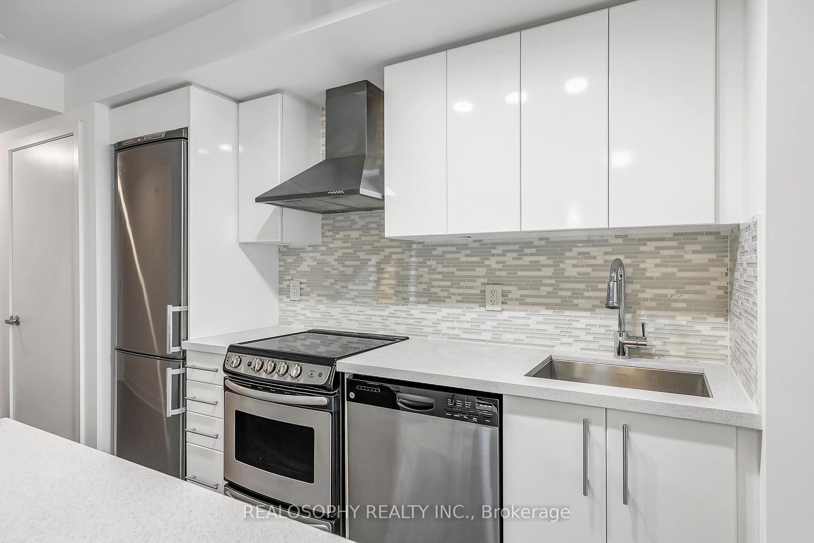 Photo 5 of Unit 506, 58 Orchard View Blvd, Toronto, Yonge-Eglinton — HOMEH