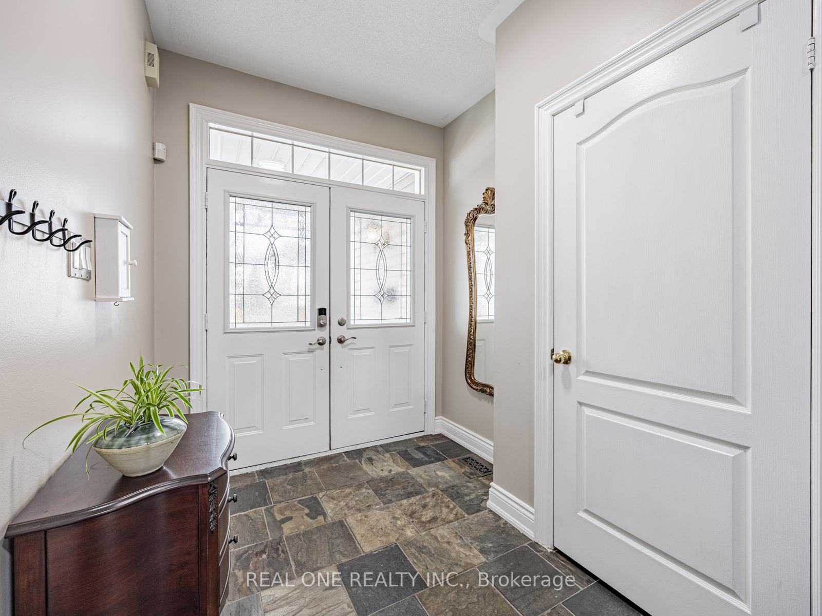 Photo 2 of 51 Hanson Crescent, Whitby, Brooklin — HOMEH