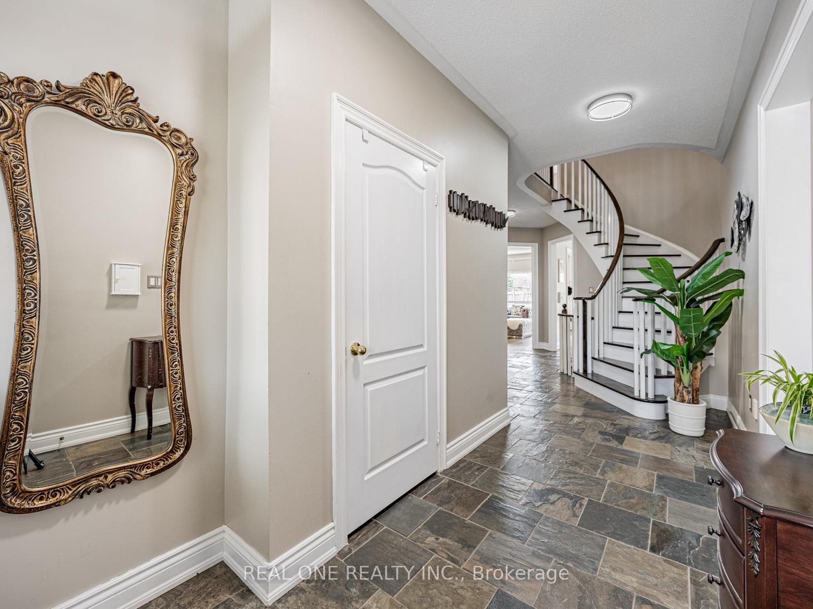 Photo 3 of 51 Hanson Crescent, Whitby, Brooklin — HOMEH