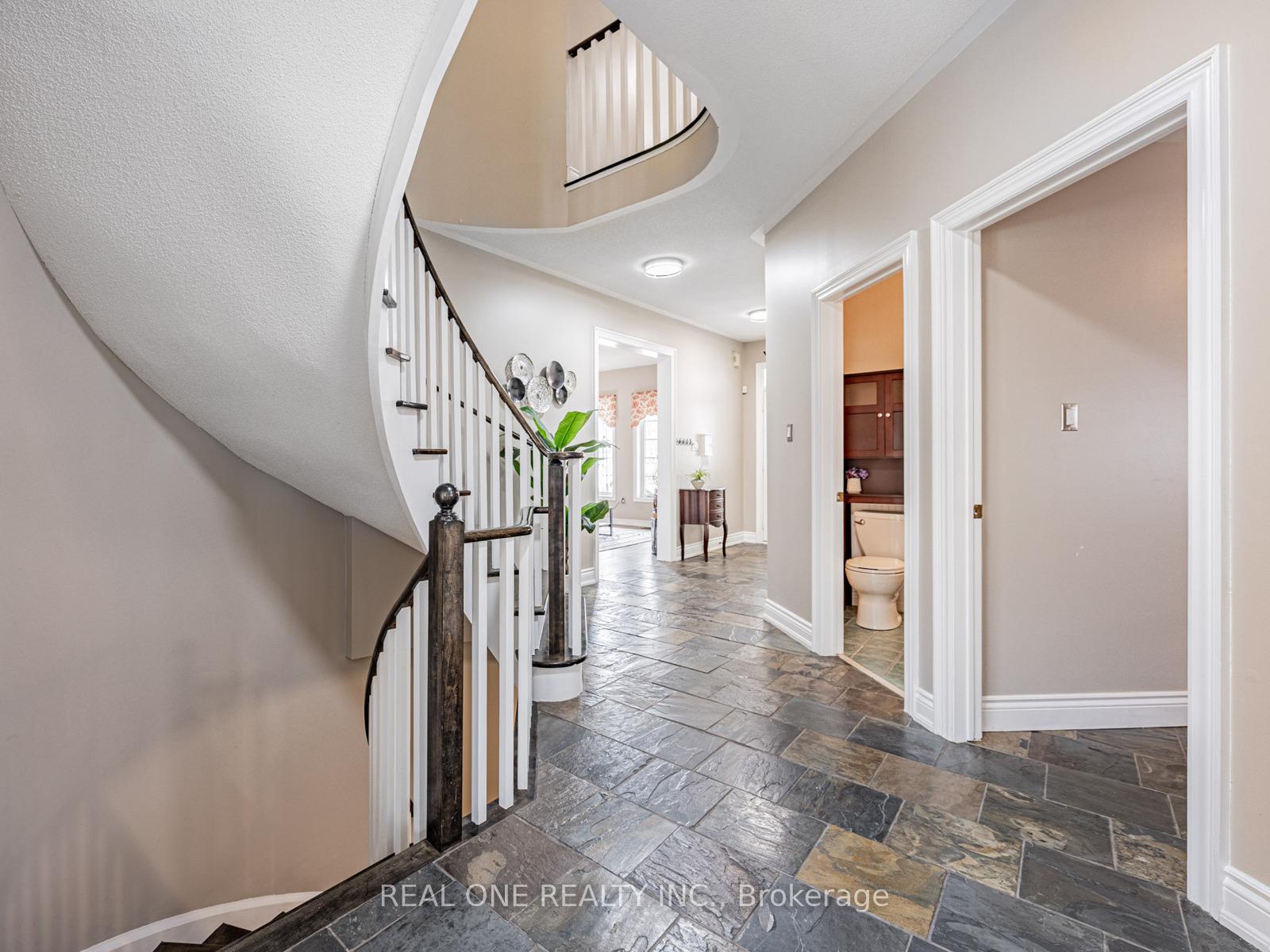 Photo 4 of 51 Hanson Crescent, Whitby, Brooklin — HOMEH