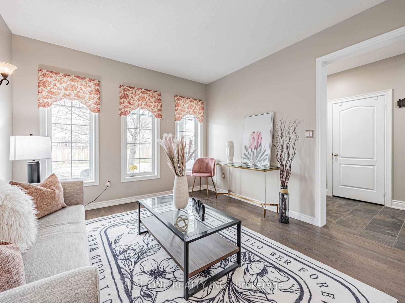 Photo 6 of 51 Hanson Crescent, Whitby, Brooklin — HOMEH