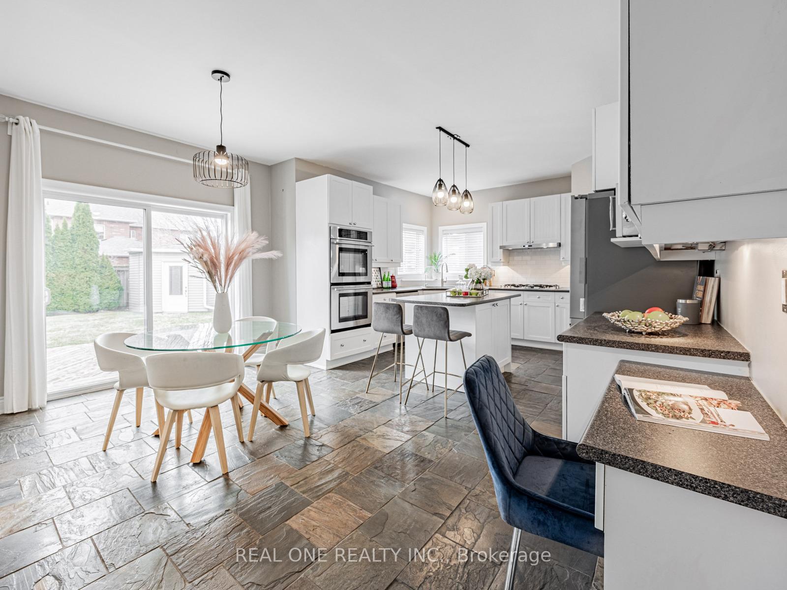 Photo 10 of 51 Hanson Crescent, Whitby, Brooklin — HOMEH