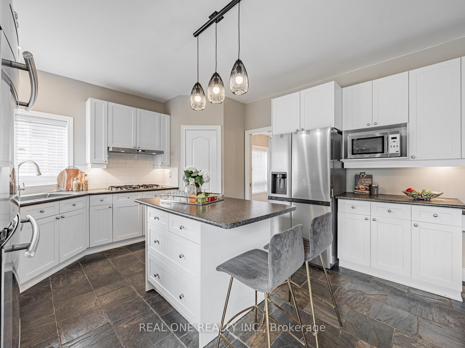 Photo 12 of 51 Hanson Crescent, Whitby, Brooklin — HOMEH