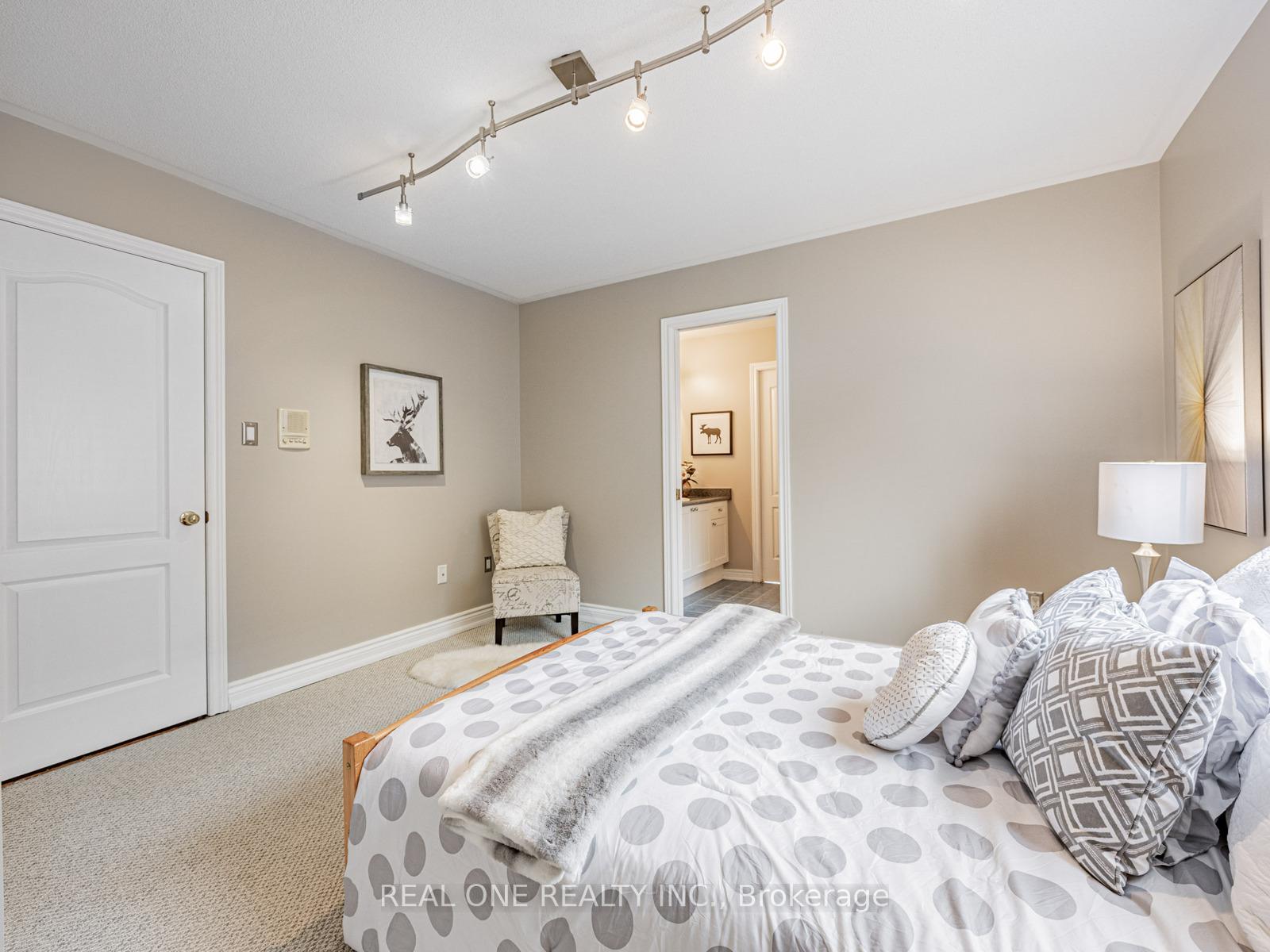 Photo 29 of 51 Hanson Crescent, Whitby, Brooklin — HOMEH
