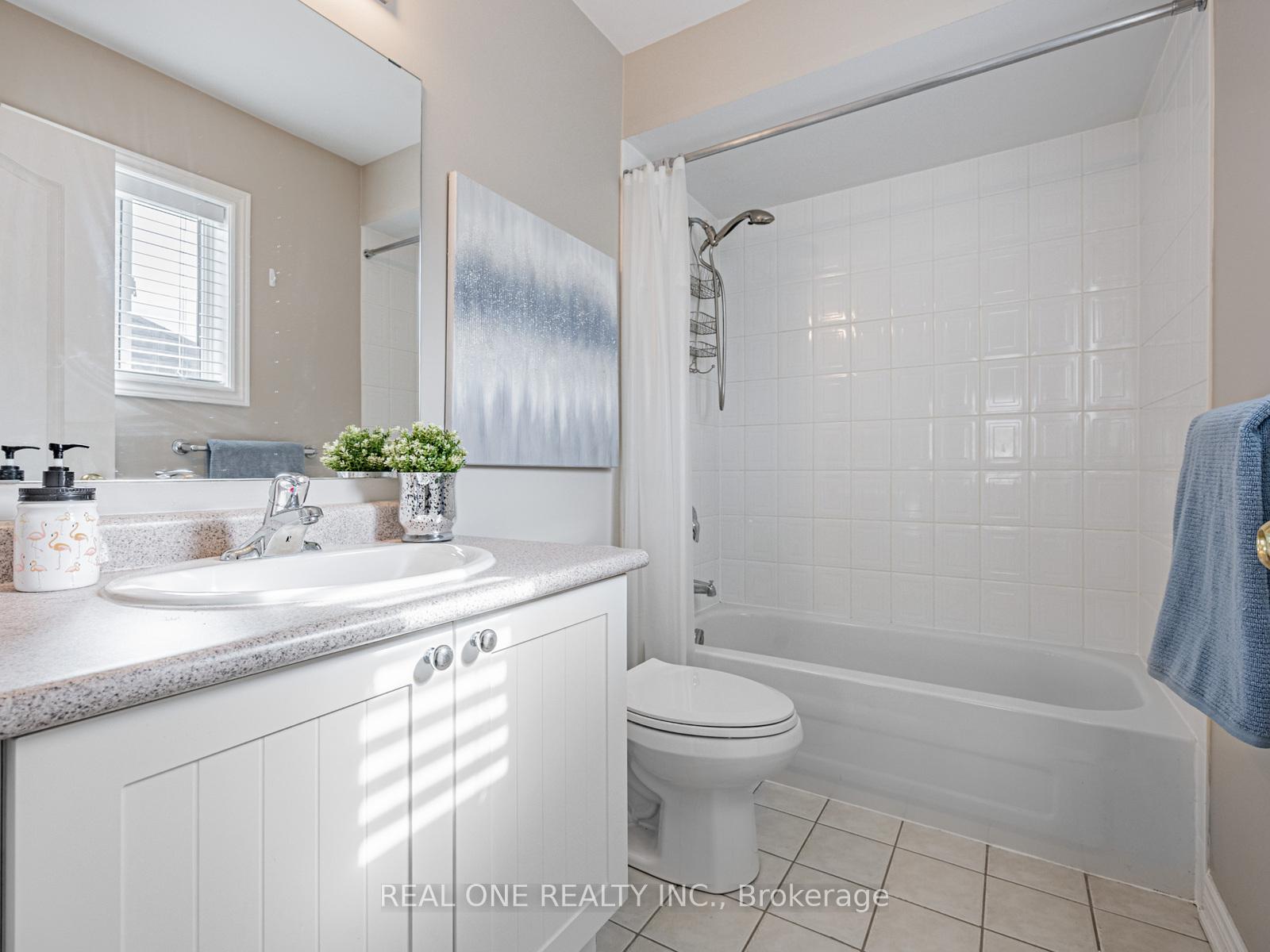 Photo 38 of 51 Hanson Crescent, Whitby, Brooklin — HOMEH