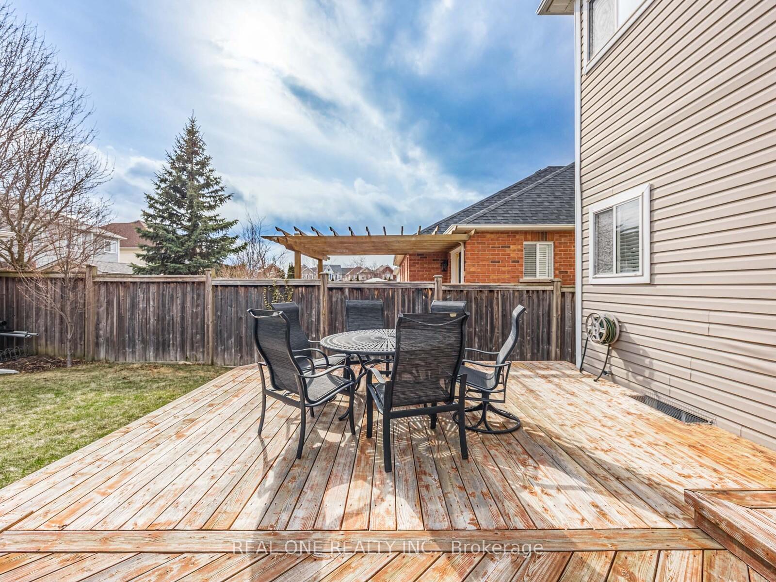 Photo 44 of 51 Hanson Crescent, Whitby, Brooklin — HOMEH