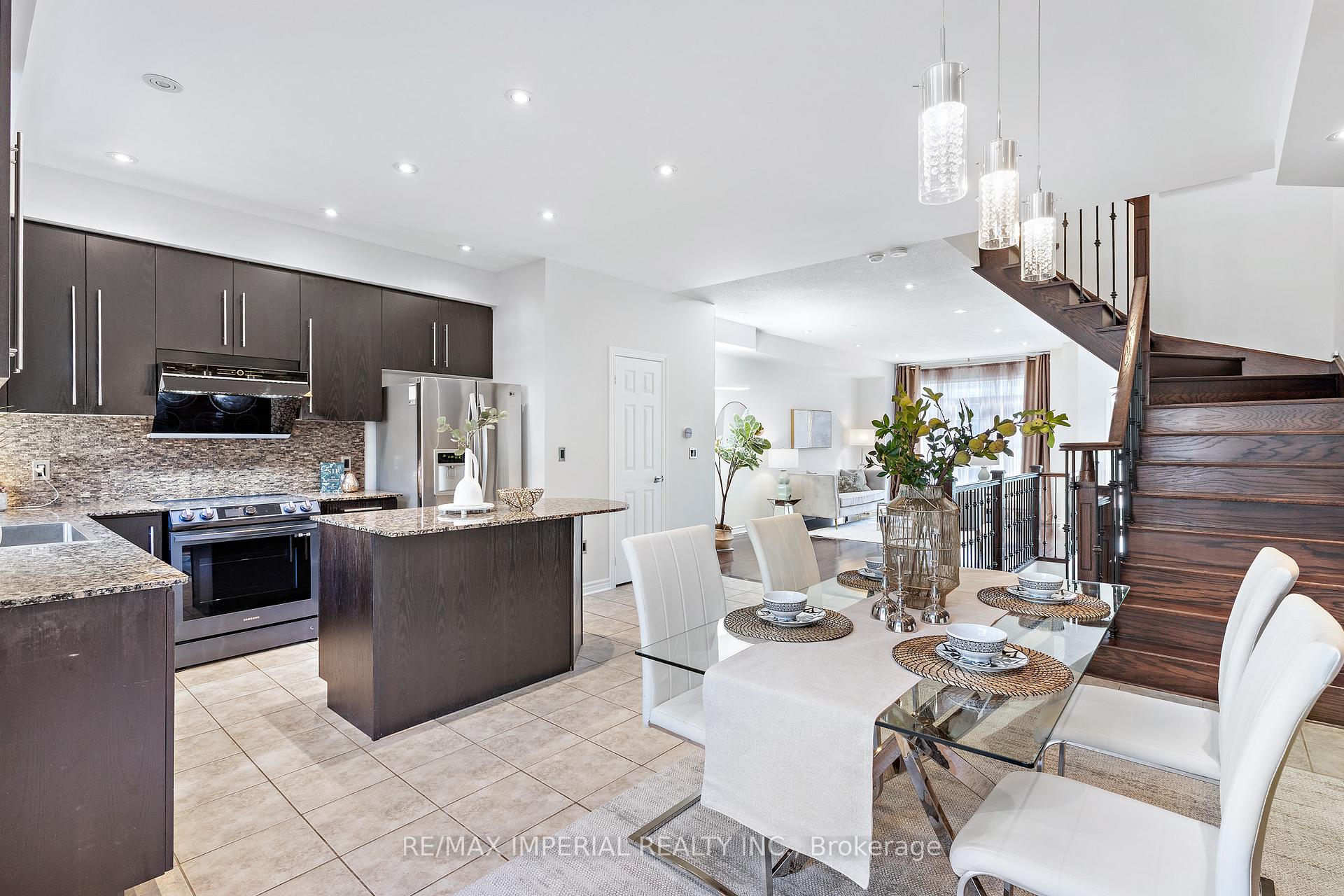 Photo 13 of 6 John Frank Road, Vaughan, East Woodbridge — HOMEH