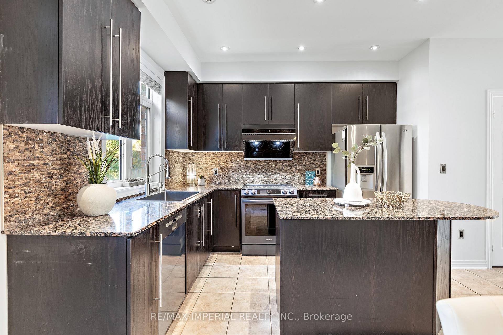Photo 16 of 6 John Frank Road, Vaughan, East Woodbridge — HOMEH