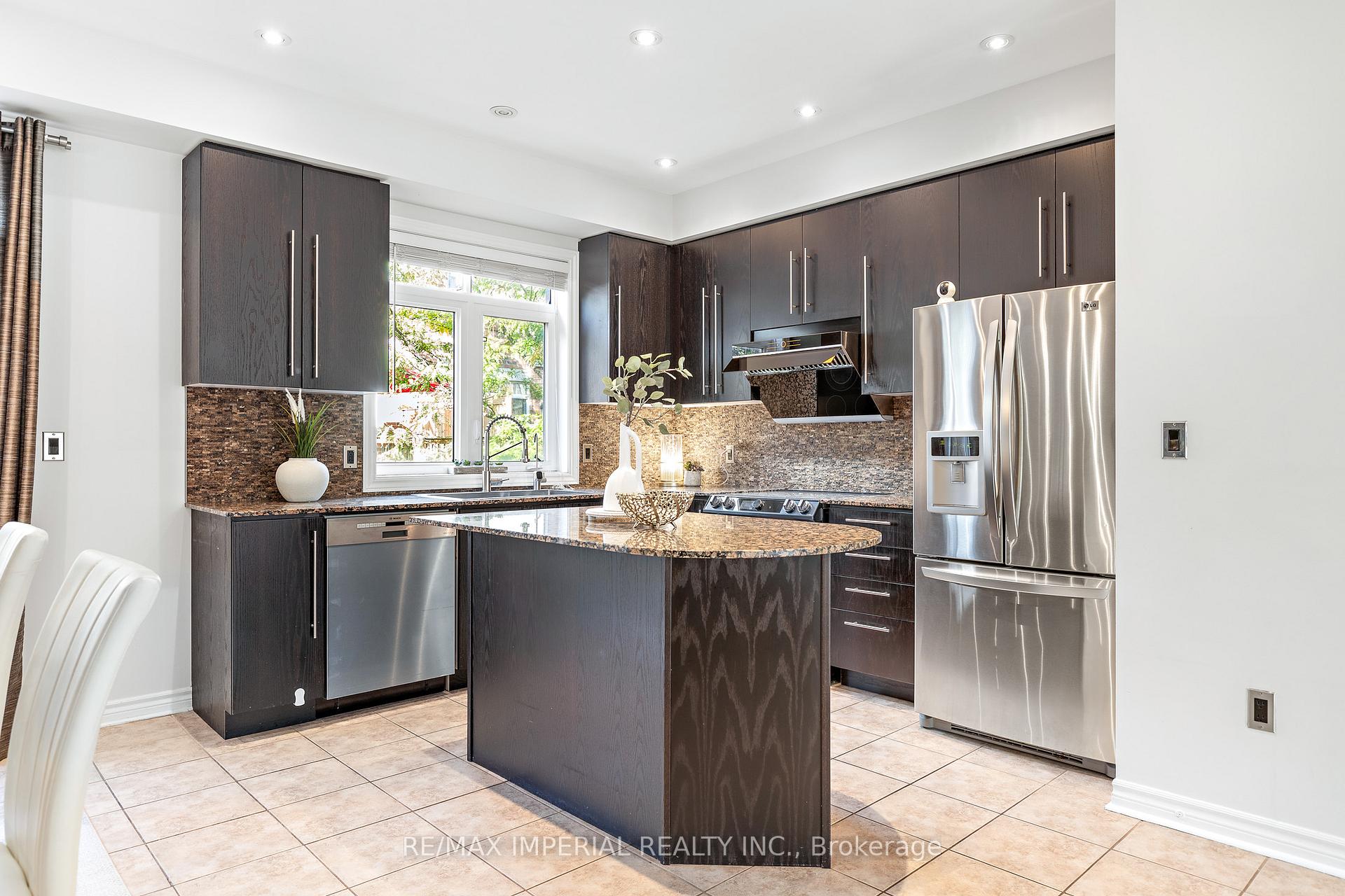 Photo 17 of 6 John Frank Road, Vaughan, East Woodbridge — HOMEH