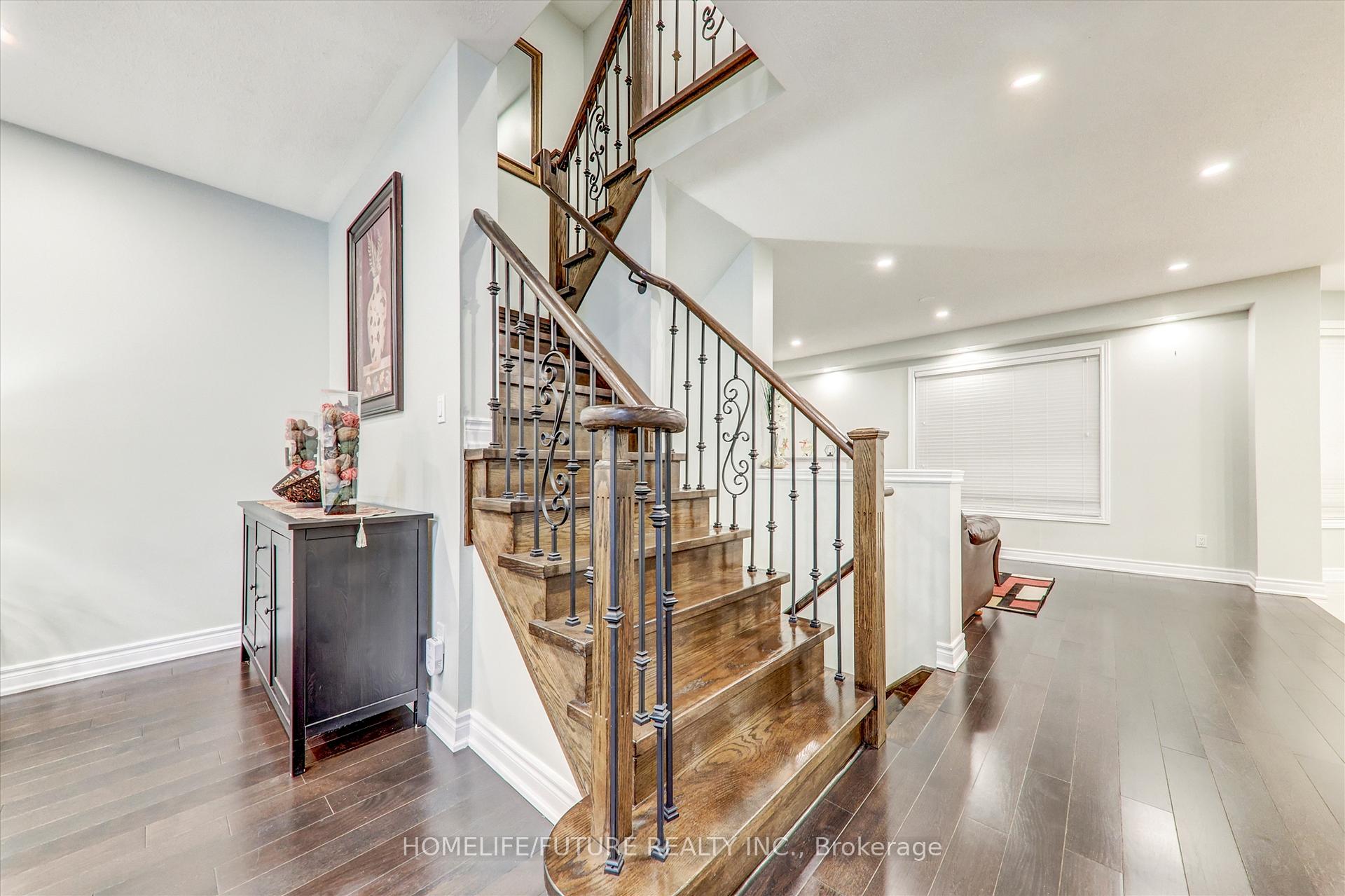 Photo 9 of 109 Laurelhurst Crescent, Vaughan, Vellore Village — HOMEH