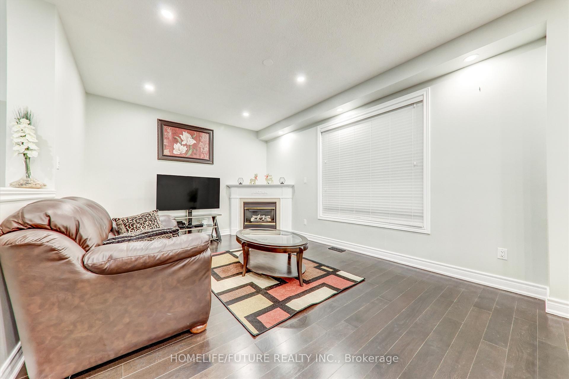 Photo 10 of 109 Laurelhurst Crescent, Vaughan, Vellore Village — HOMEH