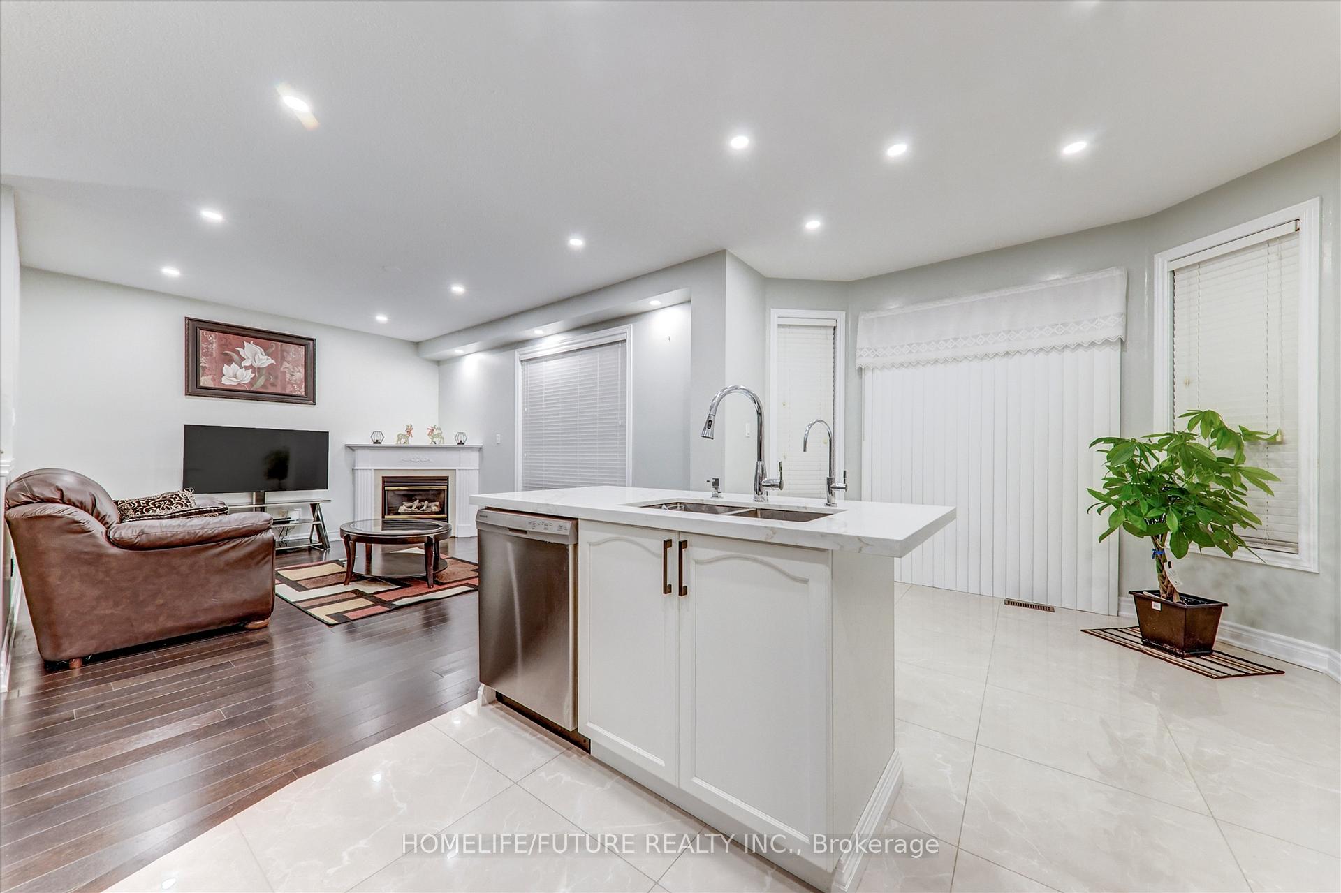Photo 17 of 109 Laurelhurst Crescent, Vaughan, Vellore Village — HOMEH