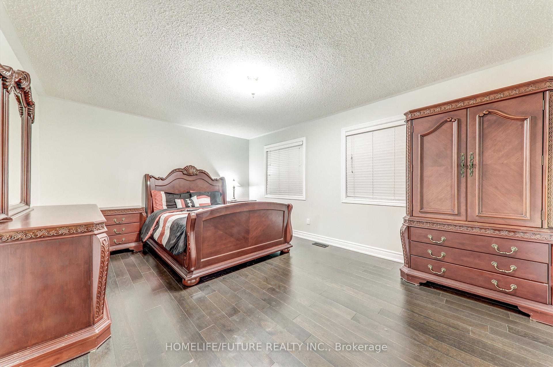 Photo 20 of 109 Laurelhurst Crescent, Vaughan, Vellore Village — HOMEH
