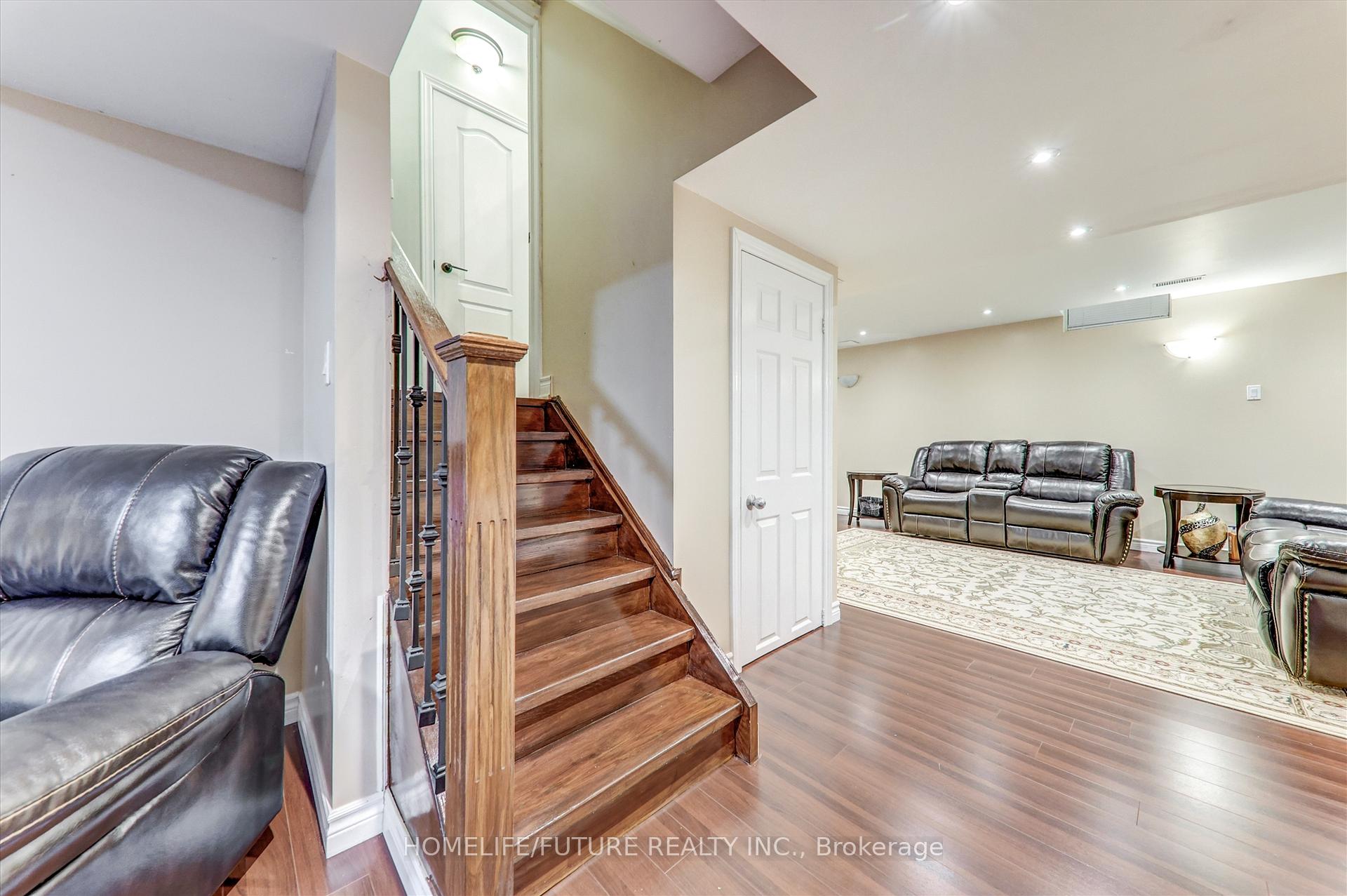 Photo 30 of 109 Laurelhurst Crescent, Vaughan, Vellore Village — HOMEH