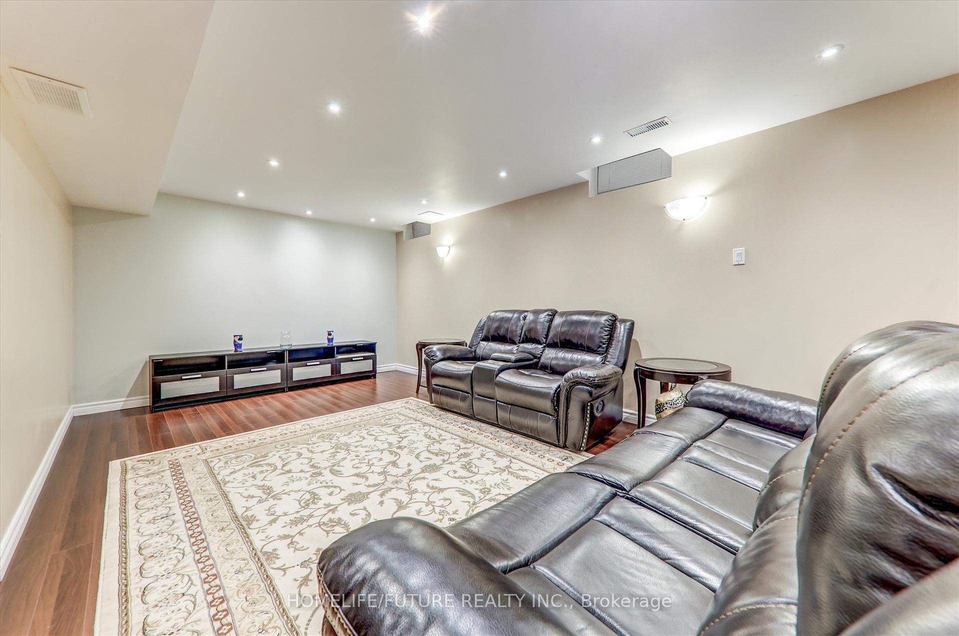 Photo 31 of 109 Laurelhurst Crescent, Vaughan, Vellore Village — HOMEH