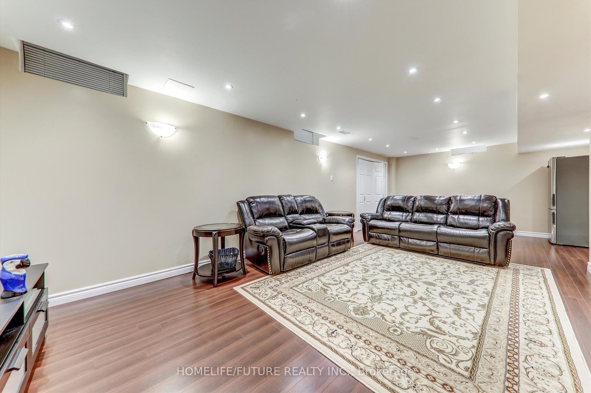 Photo 32 of 109 Laurelhurst Crescent, Vaughan, Vellore Village — HOMEH
