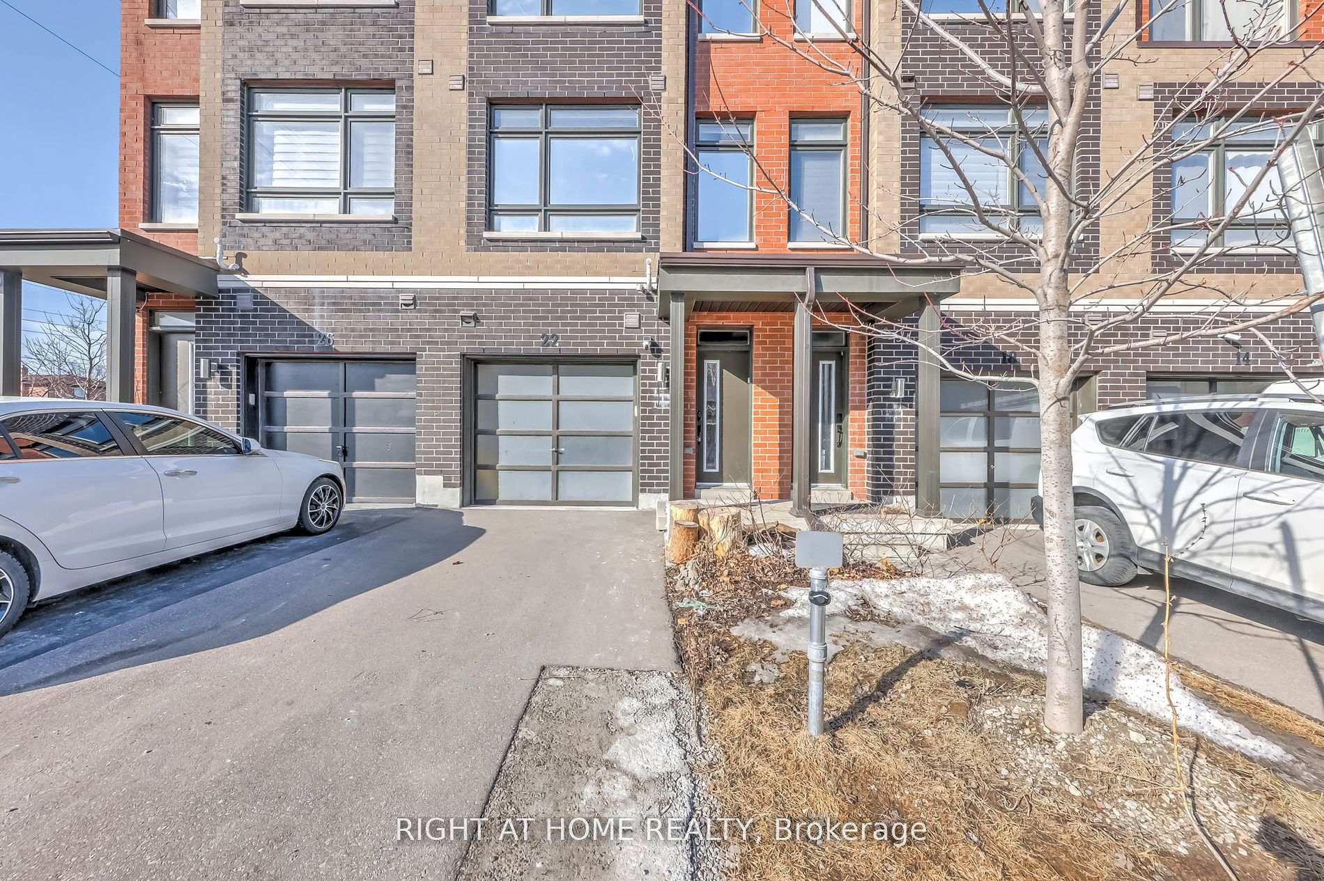 Photo 2 of 22 Garneau Street, Vaughan, Vaughan Grove — HOMEH