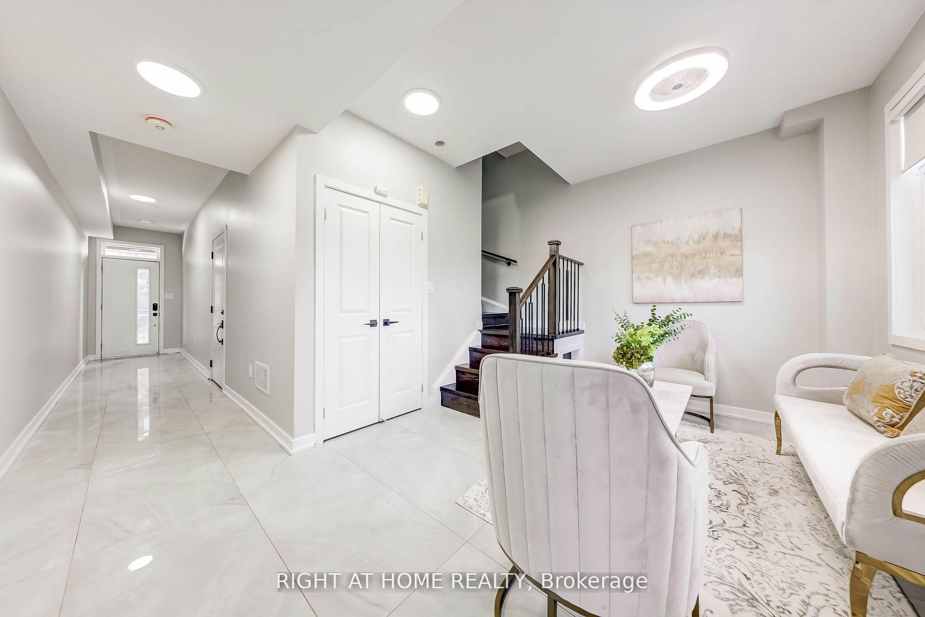 Photo 5 of 22 Garneau Street, Vaughan, Vaughan Grove — HOMEH