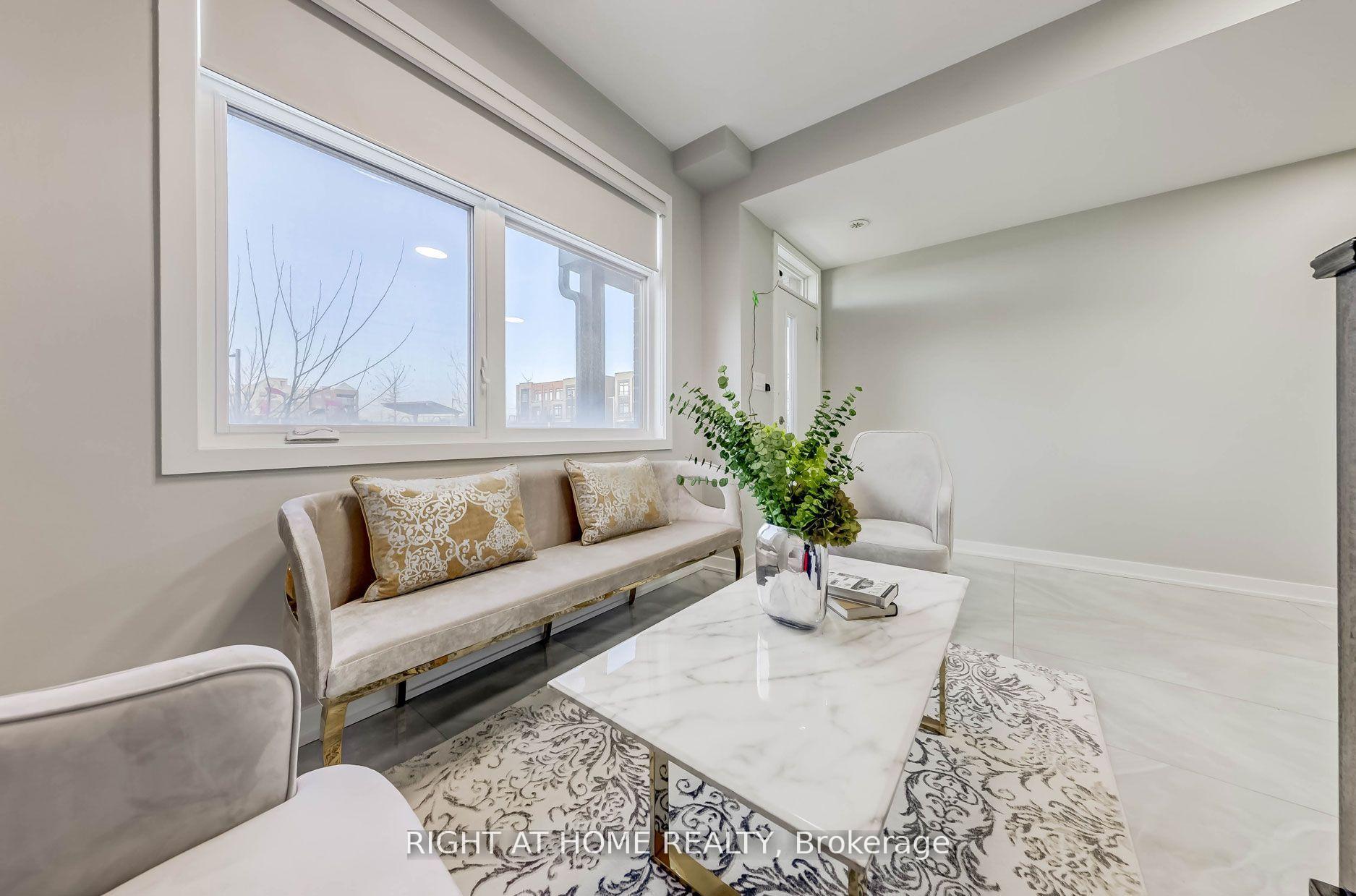 Photo 8 of 22 Garneau Street, Vaughan, Vaughan Grove — HOMEH