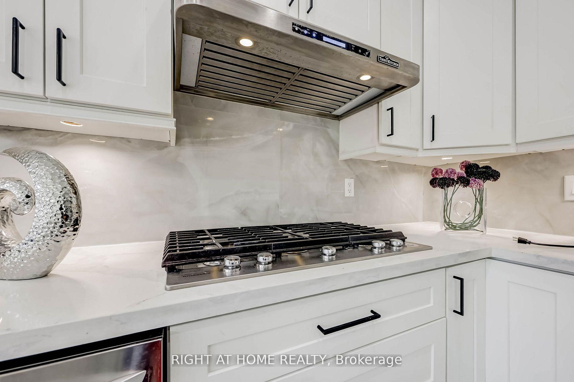 Photo 20 of 22 Garneau Street, Vaughan, Vaughan Grove — HOMEH