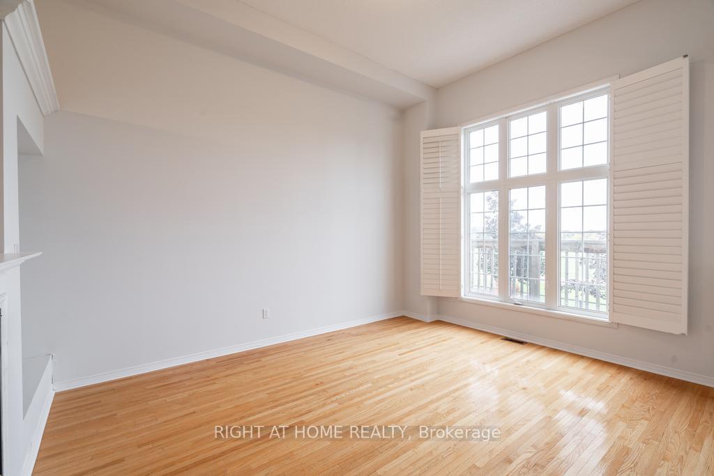 Photo 4 of 41 Eddington Place, Vaughan, Maple — HOMEH