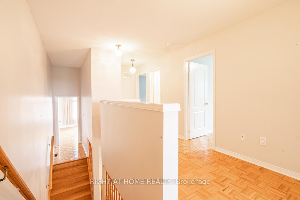 Photo 8 of 41 Eddington Place, Vaughan, Maple — HOMEH