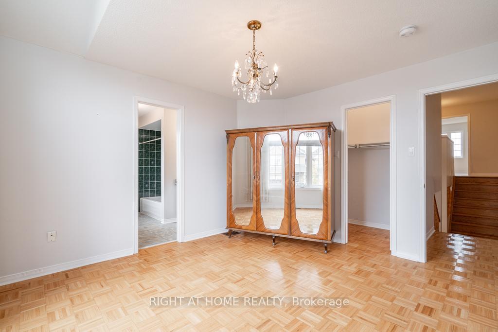 Photo 9 of 41 Eddington Place, Vaughan, Maple — HOMEH