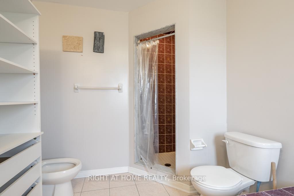 Photo 11 of 41 Eddington Place, Vaughan, Maple — HOMEH
