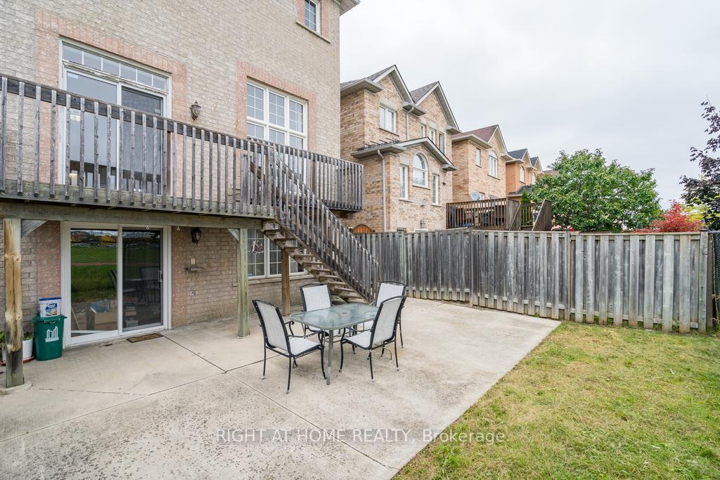 Photo 14 of 41 Eddington Place, Vaughan, Maple — HOMEH