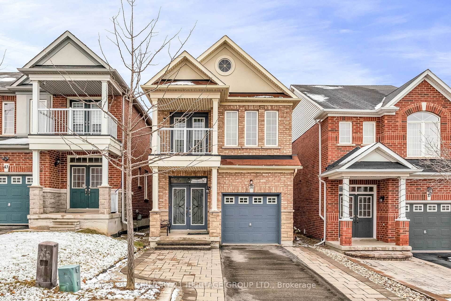 Photo 1 of 39 White Beach Crescent, Vaughan, Patterson — HOMEH