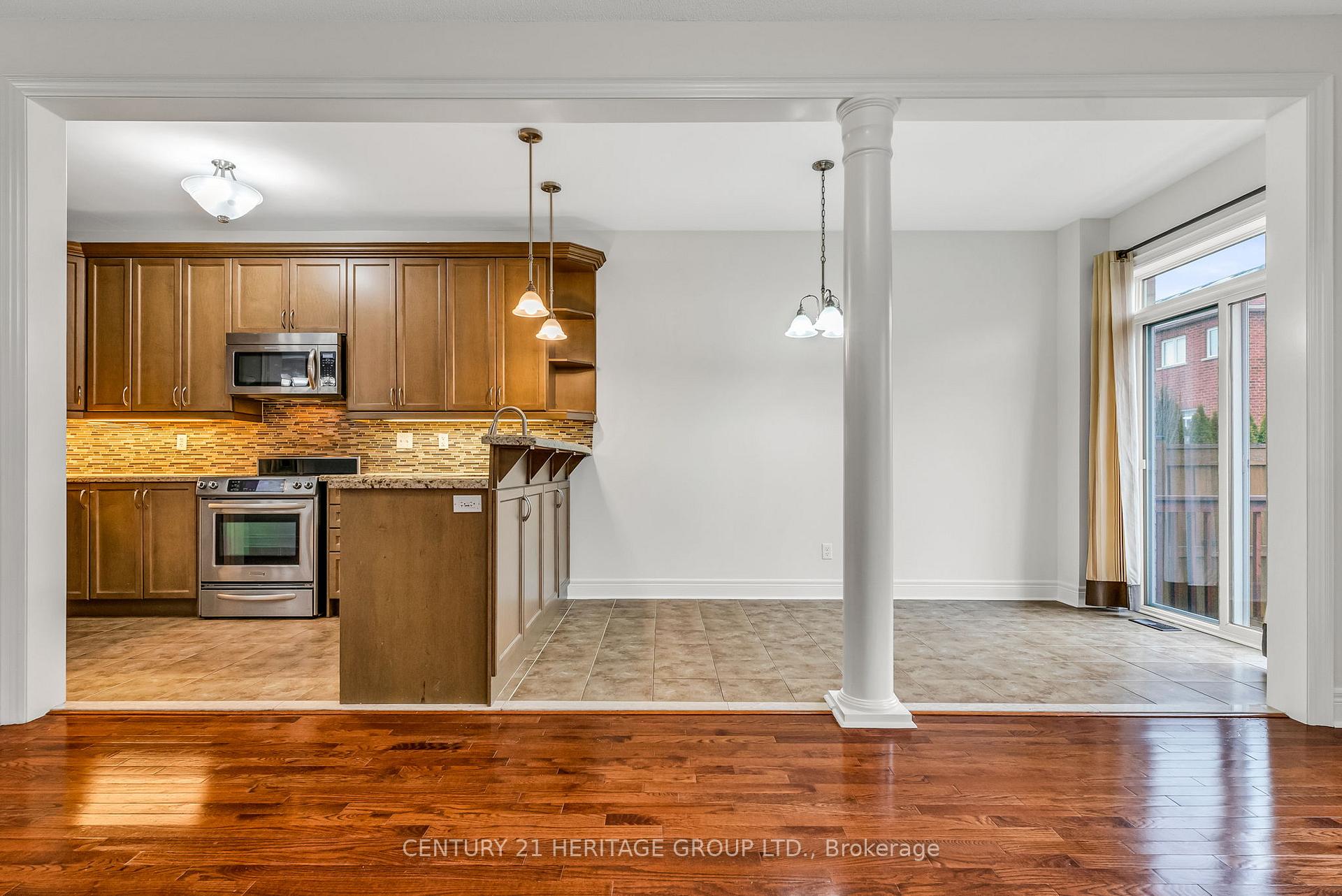 Photo 11 of 39 White Beach Crescent, Vaughan, Patterson — HOMEH