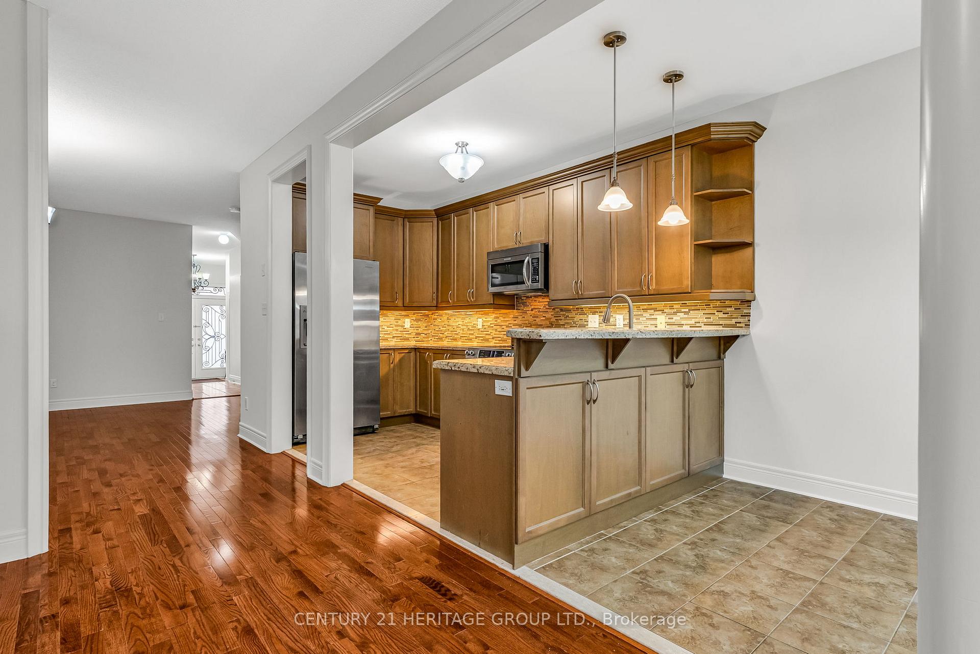 Photo 12 of 39 White Beach Crescent, Vaughan, Patterson — HOMEH